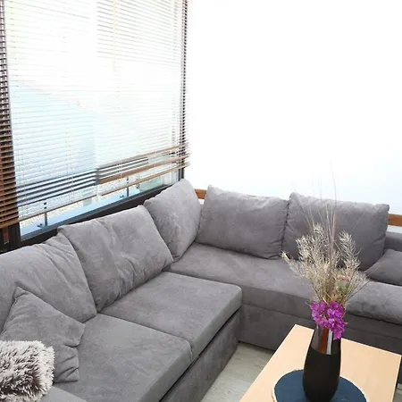 Beautiful Cocoon With Shared Pool In 公寓 *